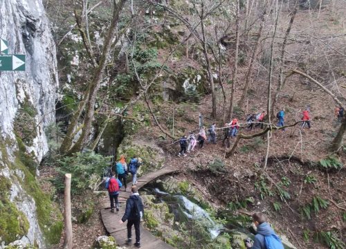 Planinarskim maršem započela 18. manifestacija „Dani zime na Kozari“2025